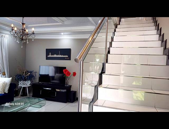 3 BEDROOM HOUSE FOR SALE IN COUNTRY VIEW